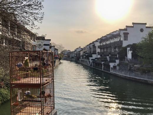 ★¥598起/晚 入住黄金地段【南京夜泊秦淮君亭·大戏院】享民国电影大床房、早餐+下午茶，打卡南京“民国风酒店”，2分钟到夫子庙等景点！另有双人晚餐/连住2晚可选~有效期至2026年6月30日 商品图0