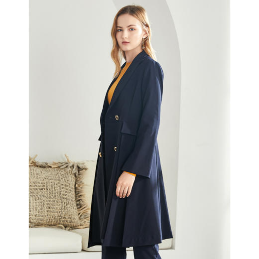 EITIE爱特爱品牌女装秋款时尚通勤职业干练收腰A摆双排扣风衣外套 商品图3