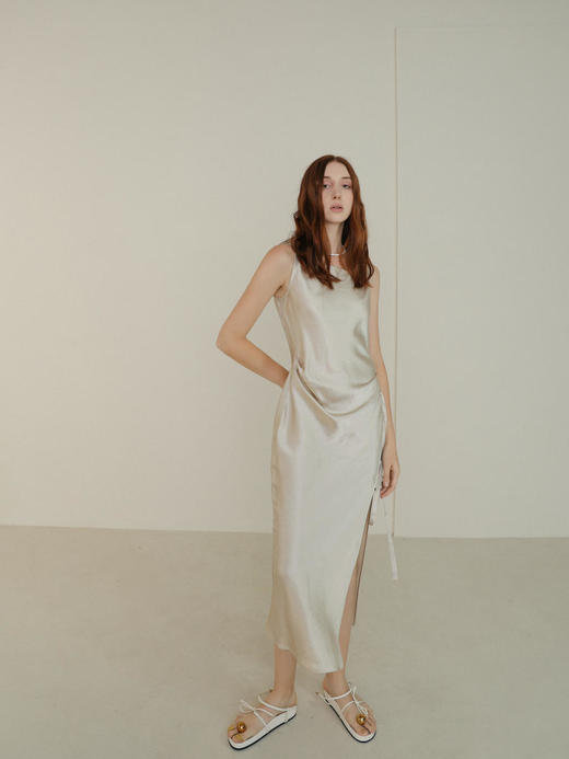 双侧腰捏褶溢边连衣裙 商品图1