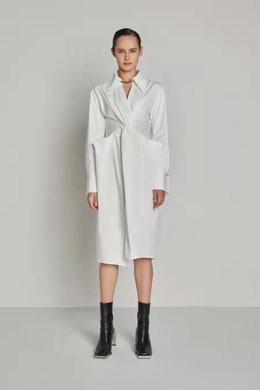 宽松腰部纽花项链连衣裙 商品图0