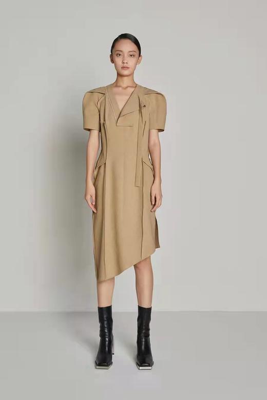 结构外露短袖连衣裙 商品图1