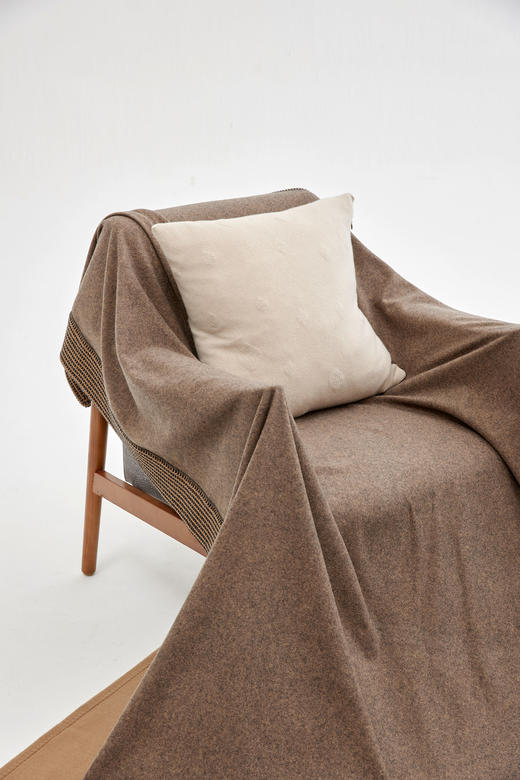 针梭相拼双面羊绒毯 SJF93P726B 商品图3