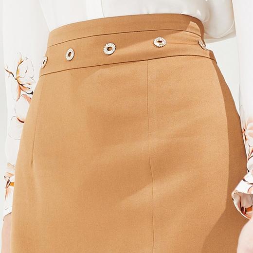 QE50A斯尔丽2022年春季舒适通勤金属圆孔开衩气质高腰五分半裙包臀裙 商品图4