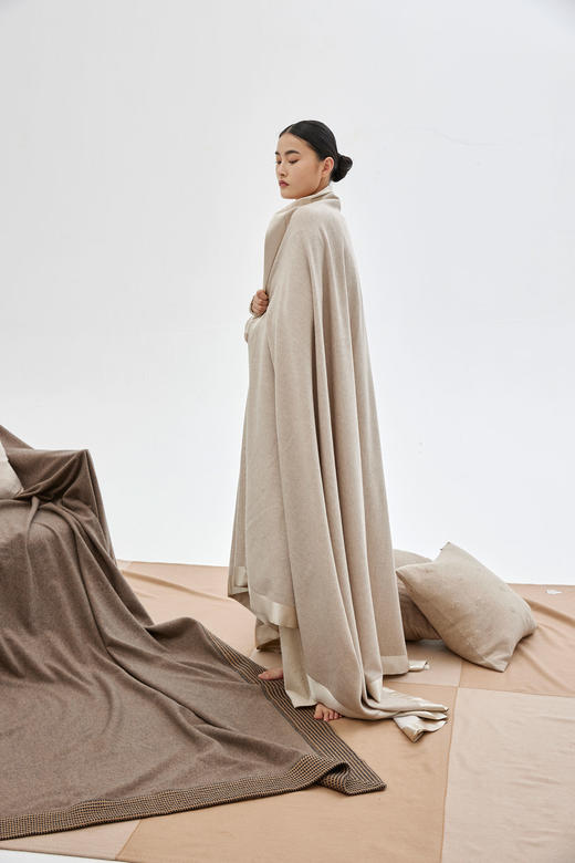 真丝包边双面羊绒毯 SJF93P781A SJF93P781B 商品图3