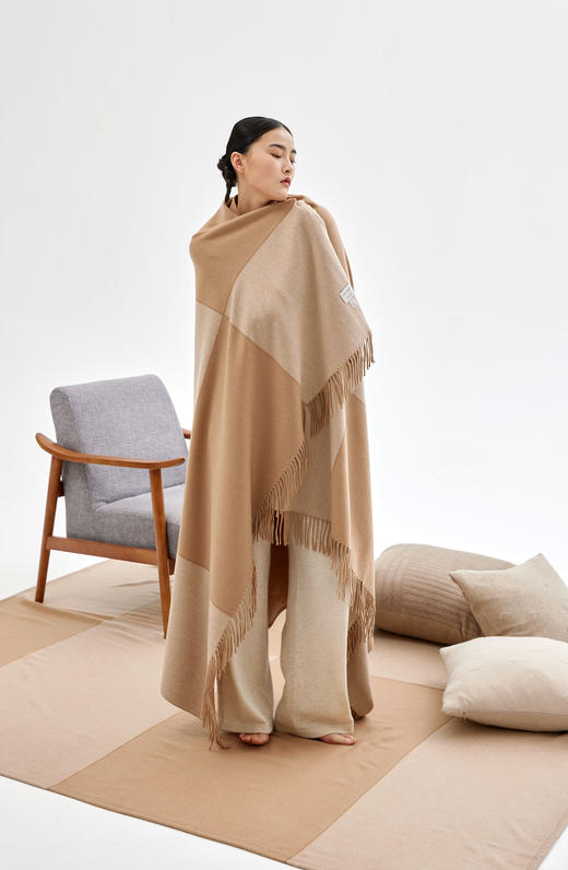 双色拼接羊绒披毯 SJF93P725N 商品图0