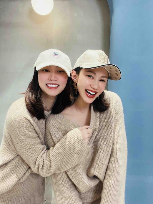 “光环女孩”颈袖添香品牌秋冬100%羊绒套裙 闪耀精致 松软温暖 慵懒惬意20424689 商品图5