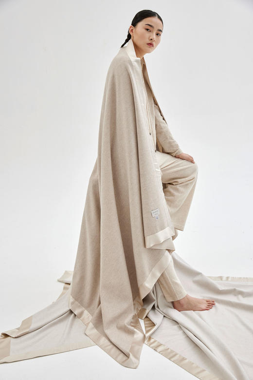 真丝包边双面羊绒毯 SJF93P781A SJF93P781B 商品图1