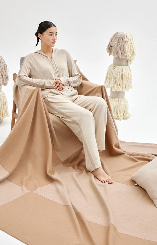 双色拼接宽幅羊绒毯 SJF93P722N 商品图2