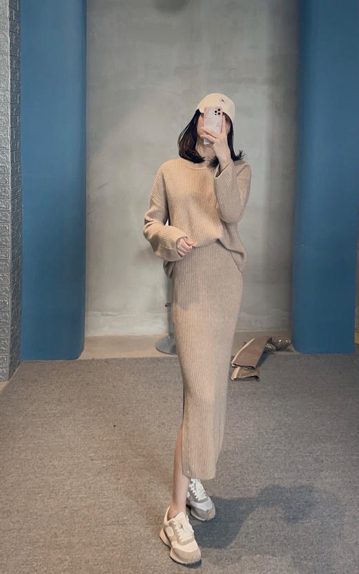 “光环女孩”颈袖添香品牌秋冬100%羊绒套裙 闪耀精致 松软温暖 慵懒惬意20424689 商品图4