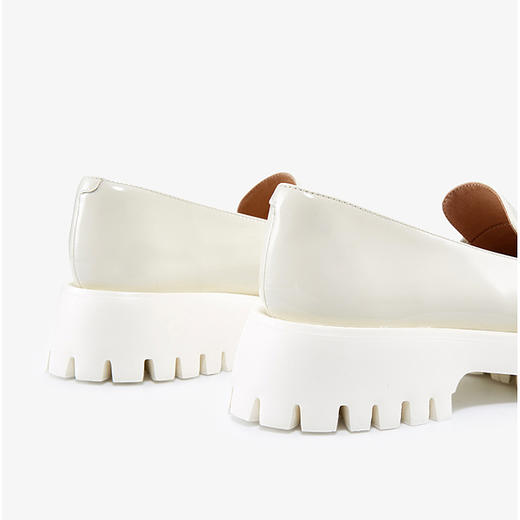 哈森女鞋2022春季新款休闲粗跟圆头乐福鞋厚底皮带扣深口单鞋HS227135 商品图2