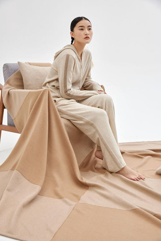 双色拼接宽幅羊绒毯 SJF93P722N 商品图3