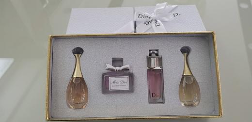 克里斯汀.迪奥迷你香氛礼盒 4件套 真我香水 2*5ml+迪奥小姐花漾女士淡香水 5ml+魅惑清新淡香水 5ml 商品图3