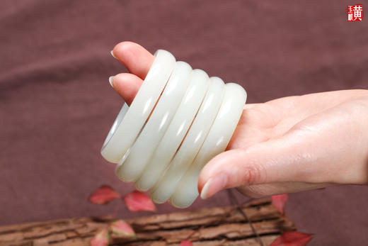 [ 素锦 ]  和田玉羊脂白玉手镯 | 状如凝脂，温润有方，细腻光洁 商品图5