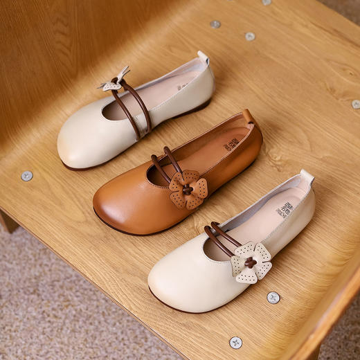 西村名物2022年春季新款民族风花朵皮面平跟软底仙女鞋女单鞋X22AE17111 商品图3