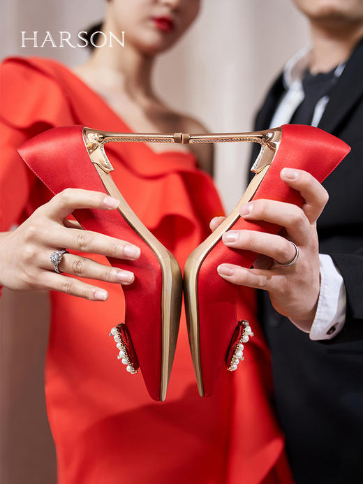 哈森女鞋2022春季新款欧美细跟尖头时装鞋宴会饰扣满邦女单鞋HS227115 商品图1