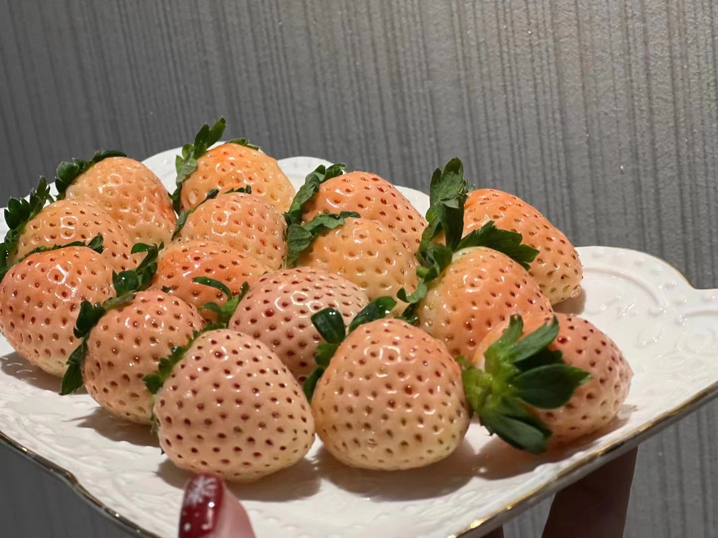 预售淡雪粉草莓带您找回初恋的感觉高颜值浓郁奶香甜美口感2盒份约350