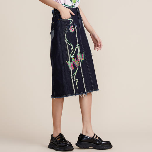 MIIDII谜底2022春款磨烂毛边合体刺绣天丝棉牛仔半身裙221MB0031 商品图1