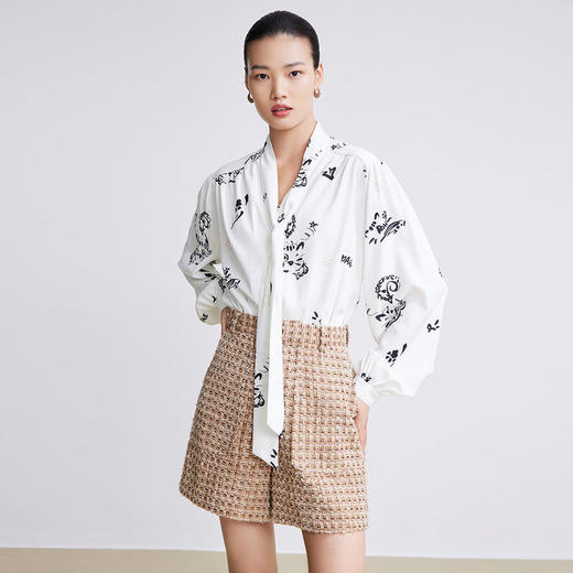 LILY2022春新款女装设计感趣味印花优雅飘带V领衬衫122120C8214 商品图0
