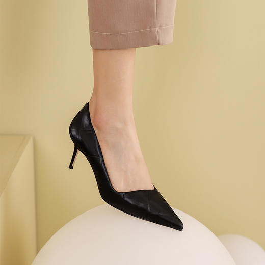 【2021春夏上新】菱格纹尖头职业通勤百搭细高跟单鞋女S21AE53551 商品图0