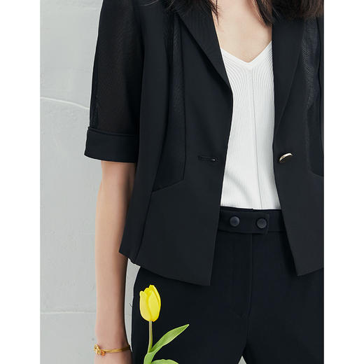 EITIE爱特爱春季新款黑色西装领时尚通勤显瘦网纱拼接短外套6603304 商品图3