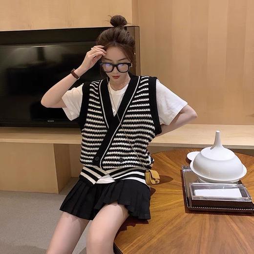 岚可可条纹撞色爆款针织马甲 商品图3