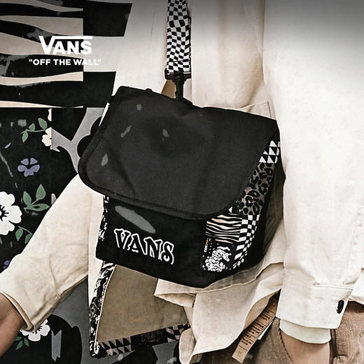 VANS黑色棋盘格印花运动休闲男女情侣单肩斜挎包VN0A5H9YBLK 商品图0