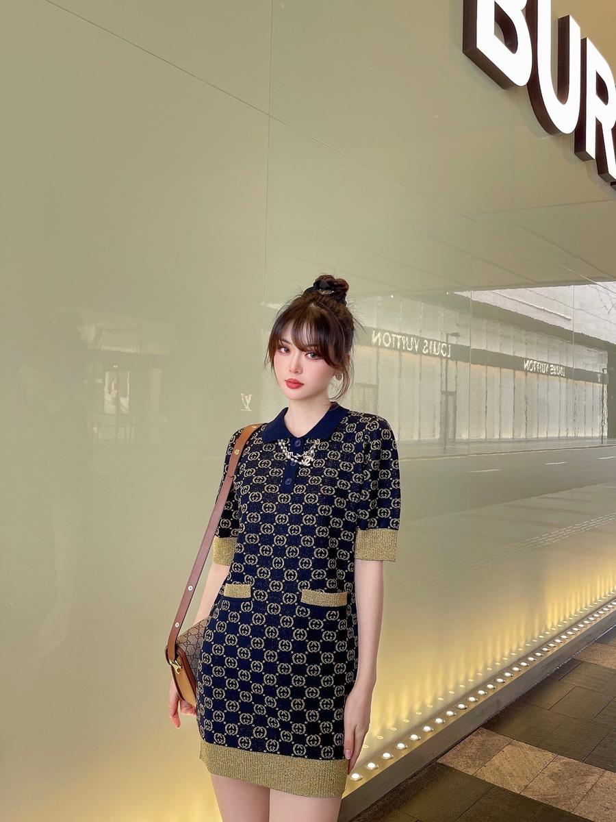古驰gucci 2022早春新系列 羊毛针织翻领连衣裙金线gg锁扣双面钩花图