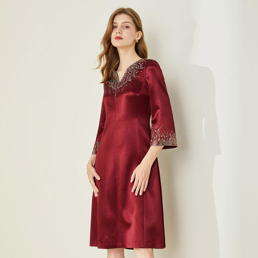 [LC851]斯尔丽瑟俪2022年春上新优雅小V领烫钻合身及膝礼服连衣裙 商品图0