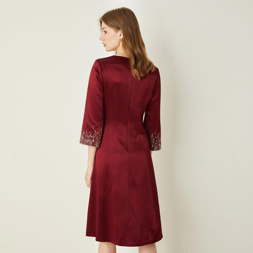 [LC851]斯尔丽瑟俪2022年春上新优雅小V领烫钻合身及膝礼服连衣裙 商品图1