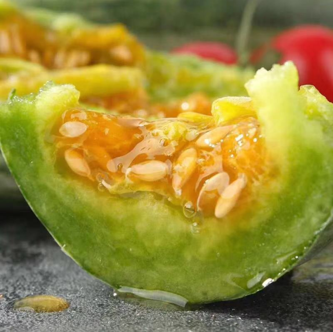 【山东羊角蜜9号/61号】脆甜多汁，咬着脆，吃着甜，连皮带籽一起吃，绵中带脆，咬上一口满嘴留香