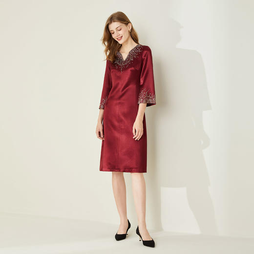 [LC851]斯尔丽瑟俪2022年春上新优雅小V领烫钻合身及膝礼服连衣裙 商品图3