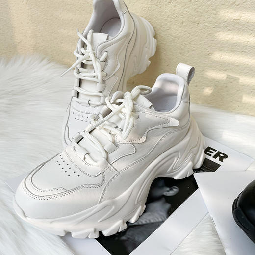 原价399，秒杀199【经典百搭老爹鞋】矮个子福音！显高显腿长！久穿不累脚 ！一姐亲测！做工精细 有质感 黑白两色可选，可甜可咸 商品图9