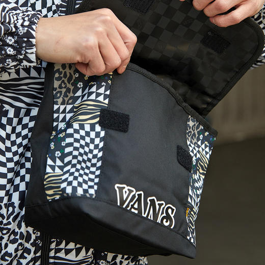 VANS黑色棋盘格印花运动休闲男女情侣单肩斜挎包VN0A5H9YBLK 商品图4