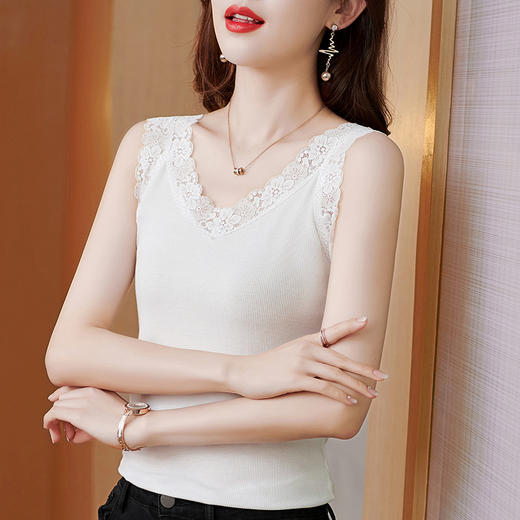 MZ800454 2022夏季运动针织内搭纯色吊带型莫代尔蕾丝V领修身型拼接小背心 商品图1