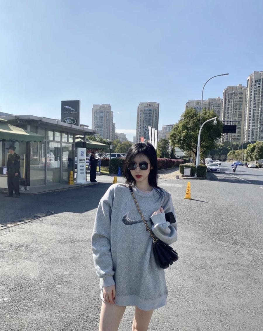 点此购买 nk耐克星空灰男女卫衣 zz 213550