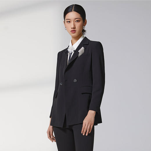 蓝地翘肩修身中长款双排扣西服上衣BLWCT030S00 商品图1