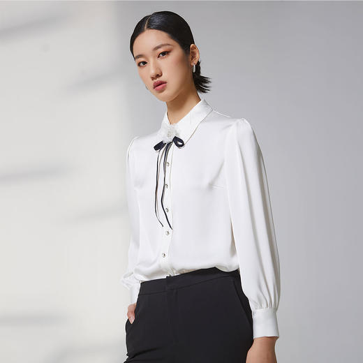 蓝地网纱花朵系带装饰衬衫BLWCC039000 商品图1