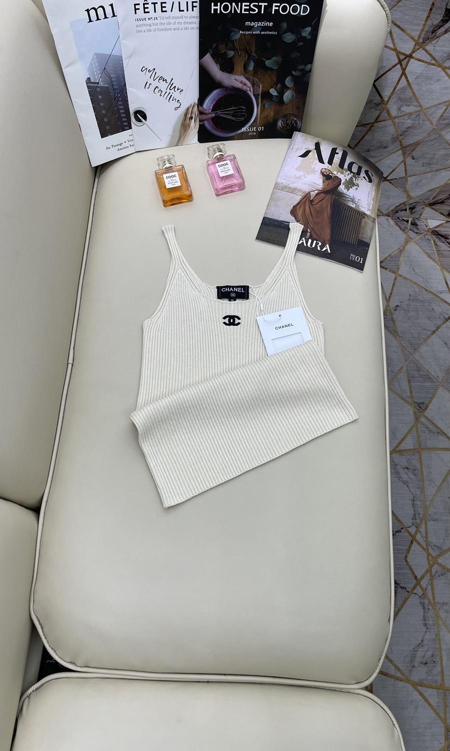 香奈儿 chanel 2022春夏新系列 辣妹top针织吊带背心 简约时髦搭配高