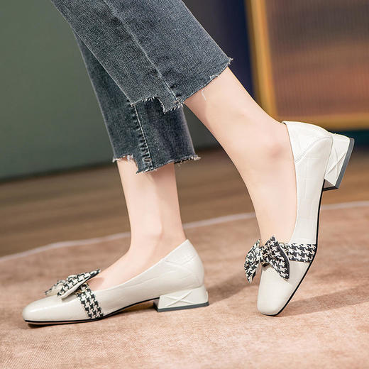 OLD-D3105dd 2022春秋新品漆皮中跟单鞋女方头一脚蹬英伦乐福鞋女粗跟女士皮鞋 商品图2