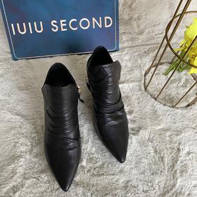 IUIU SECOND 秋冬胎牛皮尖头鞋跟踝靴