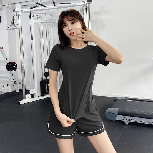 【性感美背网纱，透气舒适不憋闷】新款舒适运动套装瑜伽服，跑步训练显瘦健身服；速干衣短袖瑜伽服。采用科技面料，吸汗快干，穿着舒适，贴合身形展现迷人曲线！ 商品图4