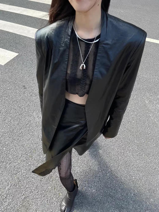 HIDEMI 黑色褶皱做旧感环保皮V领西装 商品图5