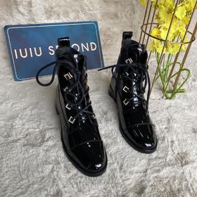 IUIU SECOND 秋冬漆皮时尚水钻绑带马丁靴