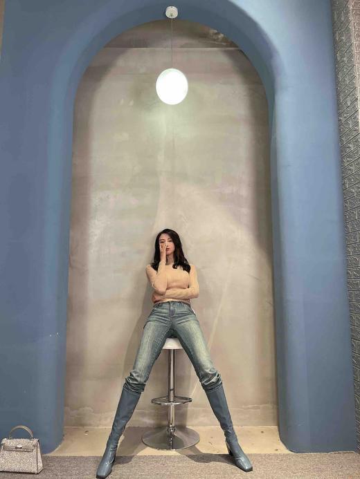 4669 “星空”性感打底衫 搭配
任意衣服都能提升精致感J203E4669颈袖添香 商品图5