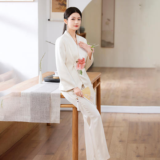 2022春季新款新年战袍中国风裤套装V领修身衣服中式套装女两件套 LX21092 商品图3