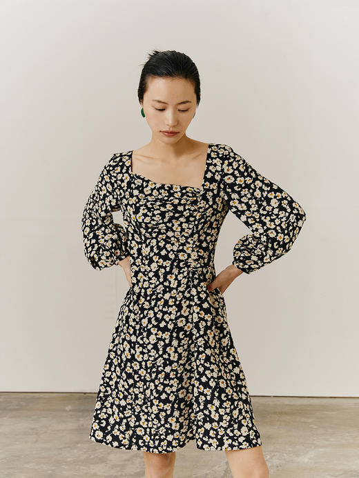 HeyDress斜领碎花连衣裙女抽褶显瘦设计感中长款裙子 商品图0