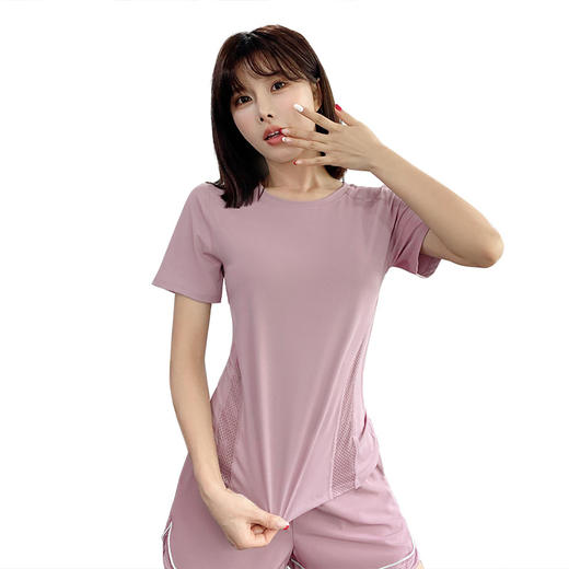 【性感美背网纱，透气舒适不憋闷】新款舒适运动套装瑜伽服，跑步训练显瘦健身服；速干衣短袖瑜伽服。采用科技面料，吸汗快干，穿着舒适，贴合身形展现迷人曲线！ 商品图5