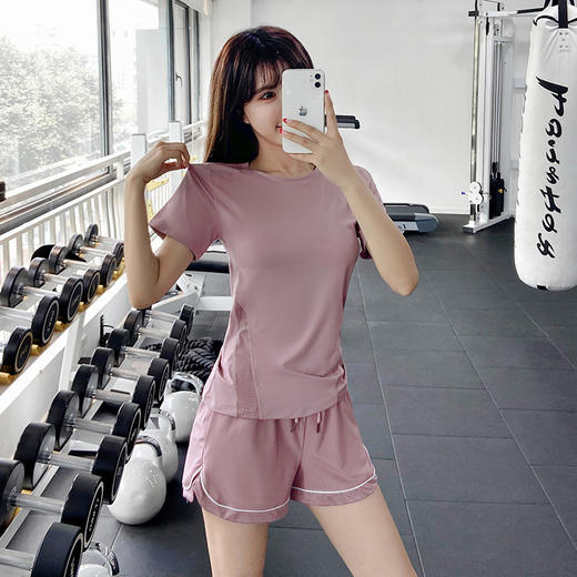 【性感美背网纱，透气舒适不憋闷】新款舒适运动套装瑜伽服，跑步训练显瘦健身服；速干衣短袖瑜伽服。采用科技面料，吸汗快干，穿着舒适，贴合身形展现迷人曲线！ 商品图2