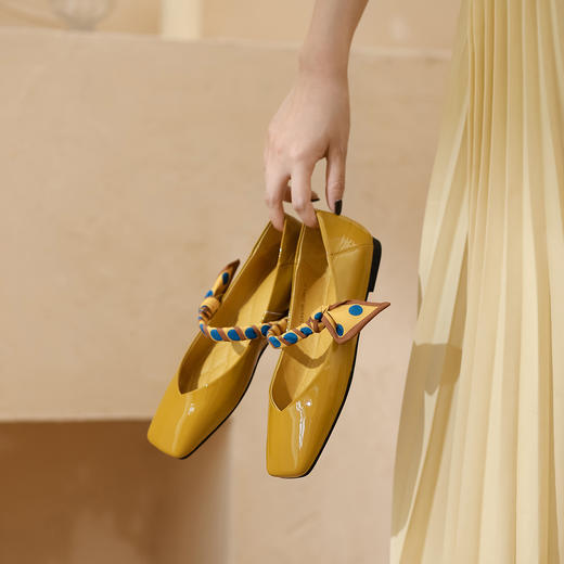 西村名物2021秋季新款玛丽珍浅口女单鞋丝带甜美风V口牛漆皮T21CE32891 商品图0