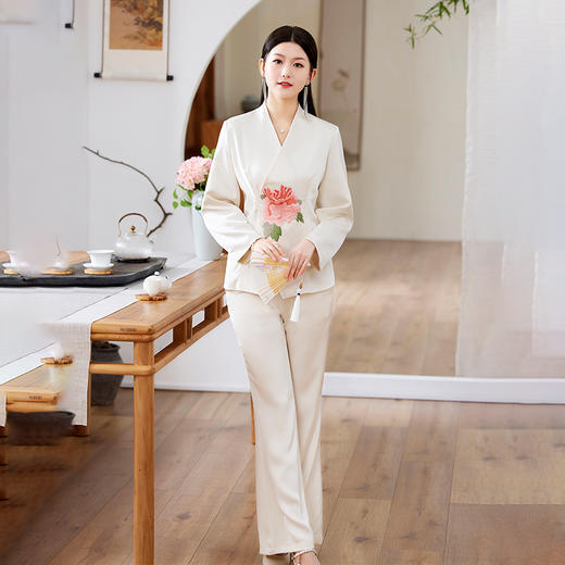 2022春季新款新年战袍中国风裤套装V领修身衣服中式套装女两件套 LX21092 商品图2